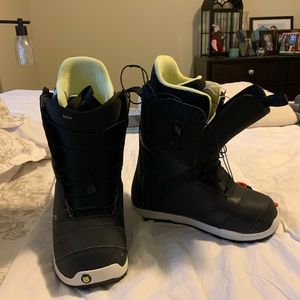 Women’s Burton Mint snowboard boots